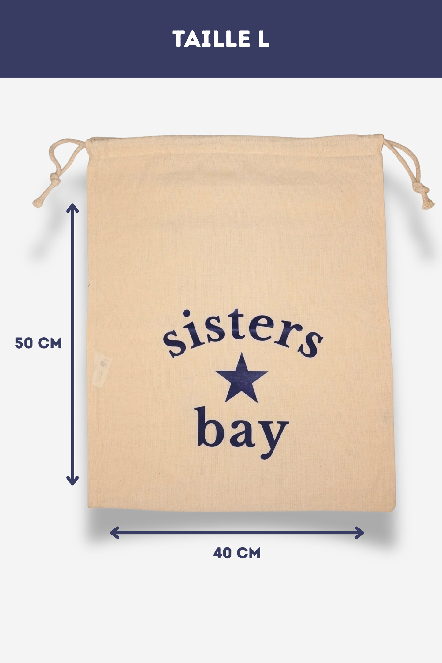 Pochon cadeau Sisters Bay taille L en tissu réutilisable. Logo navy et cordons resserrables. Parfait pour un sweat ou un coffret.