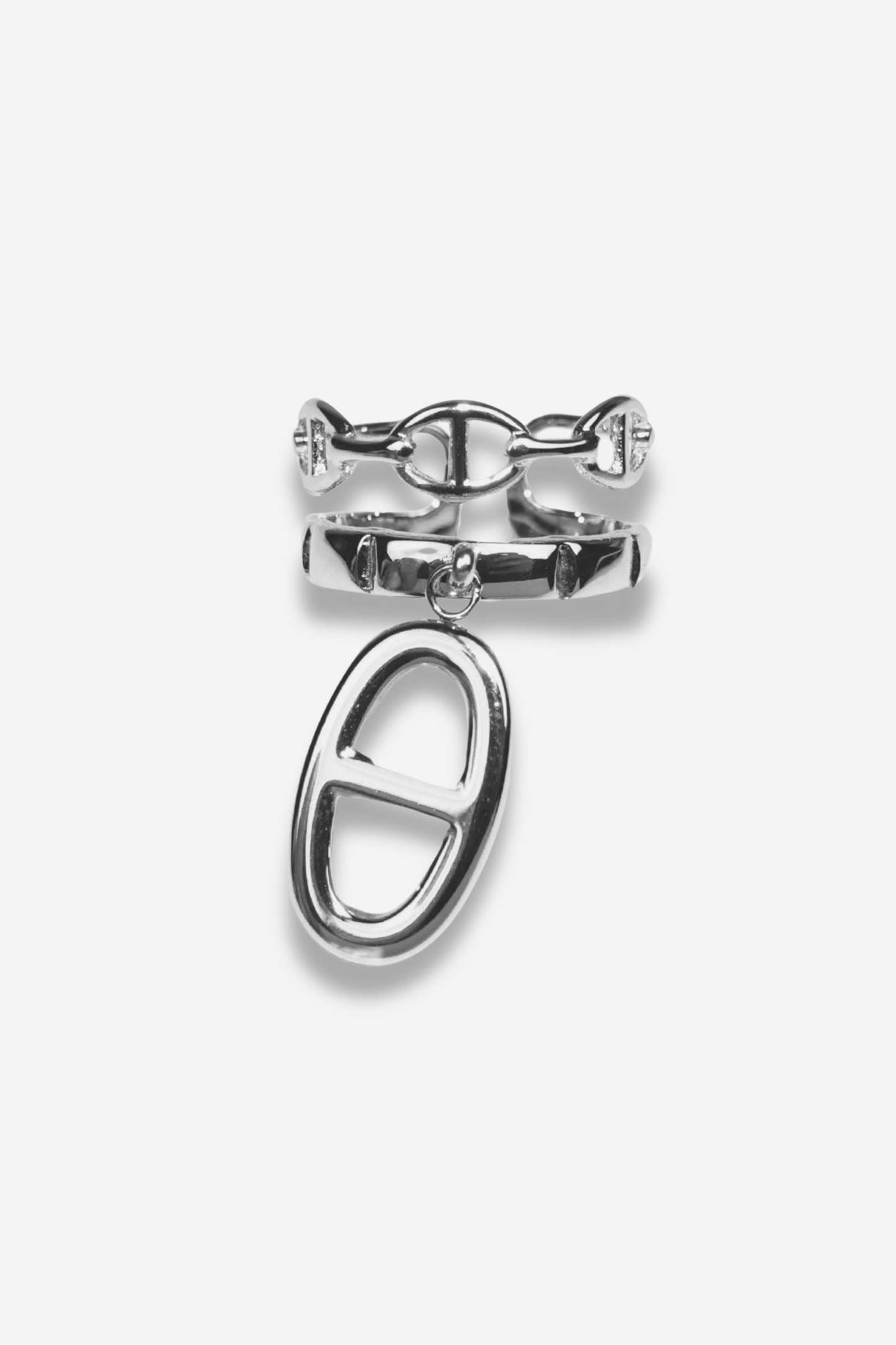 Bague argentée avec breloque maillon de la collection Muse de SISTERS BAY en acier inoxydable. Aussi disponible en version dorée. Ajustable pour s’adapter parfaitement à chaque doigt.