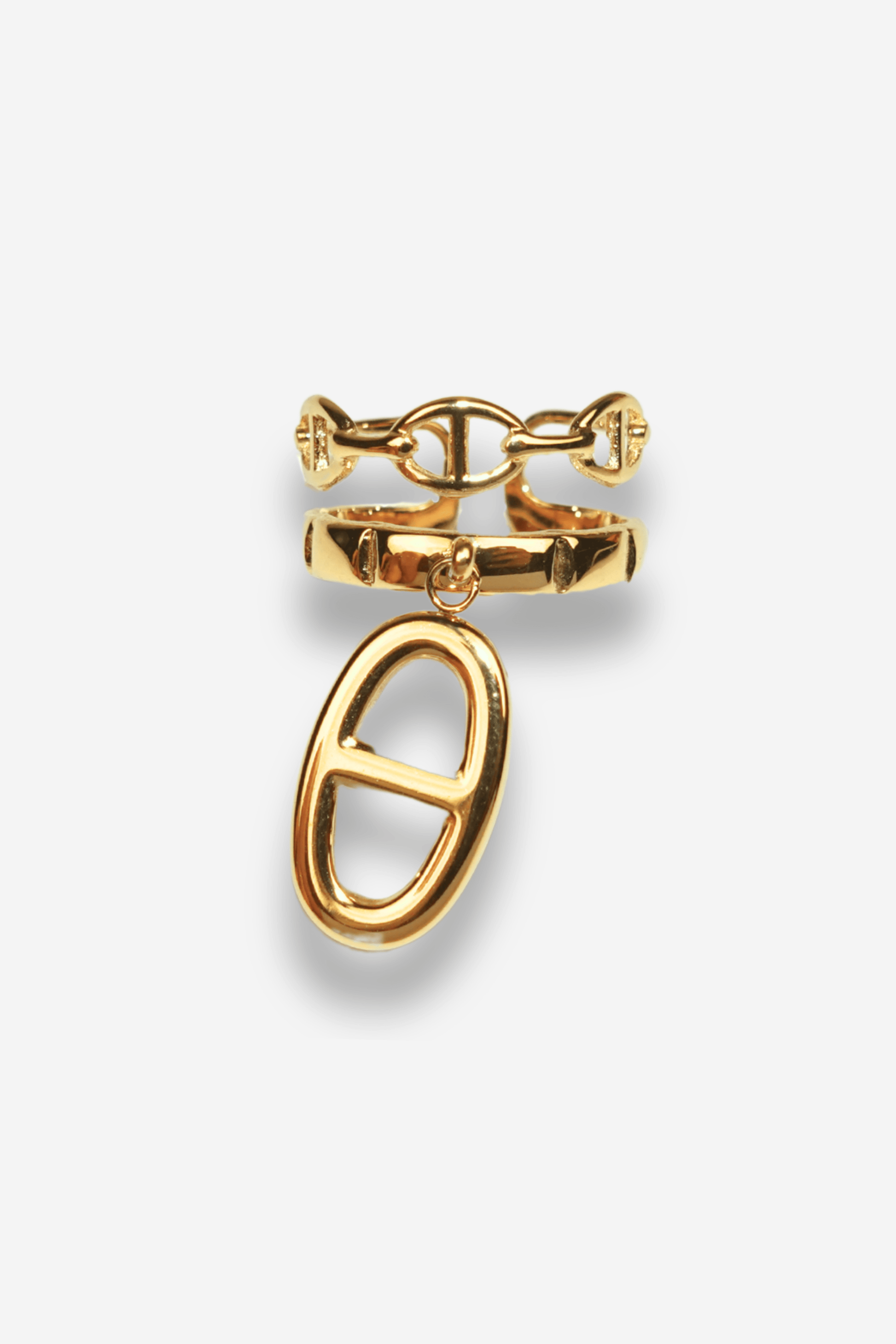 Bague dorée avec breloque maillon de la collection Muse de SISTERS BAY en acier inoxydable. Aussi disponible en version argentée. Ajustable pour s’adapter parfaitement à chaque doigt.