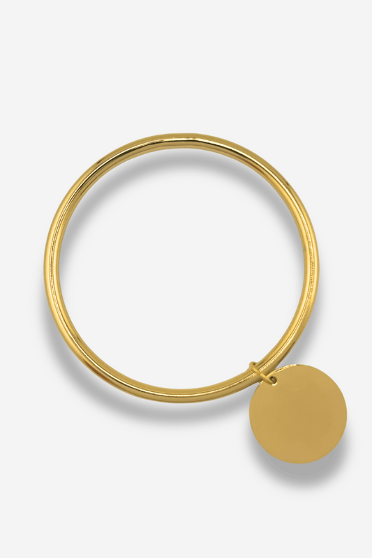 Bijou en acier inoxydable
Sisters Bay
Bracelet jonc doré avec une breloque ronde
Taille unique
Dimension jonc : 70 mm 