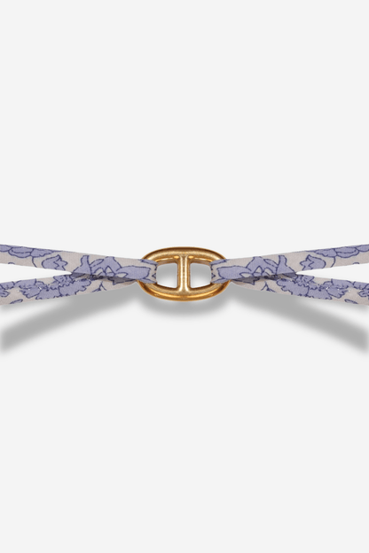 Bracelet Liberty coloré bleu clair avec maillon bleu en acier, modèle réglable idéal pour l’été et la rentrée, accessoire mode fait main. Sisters Bay