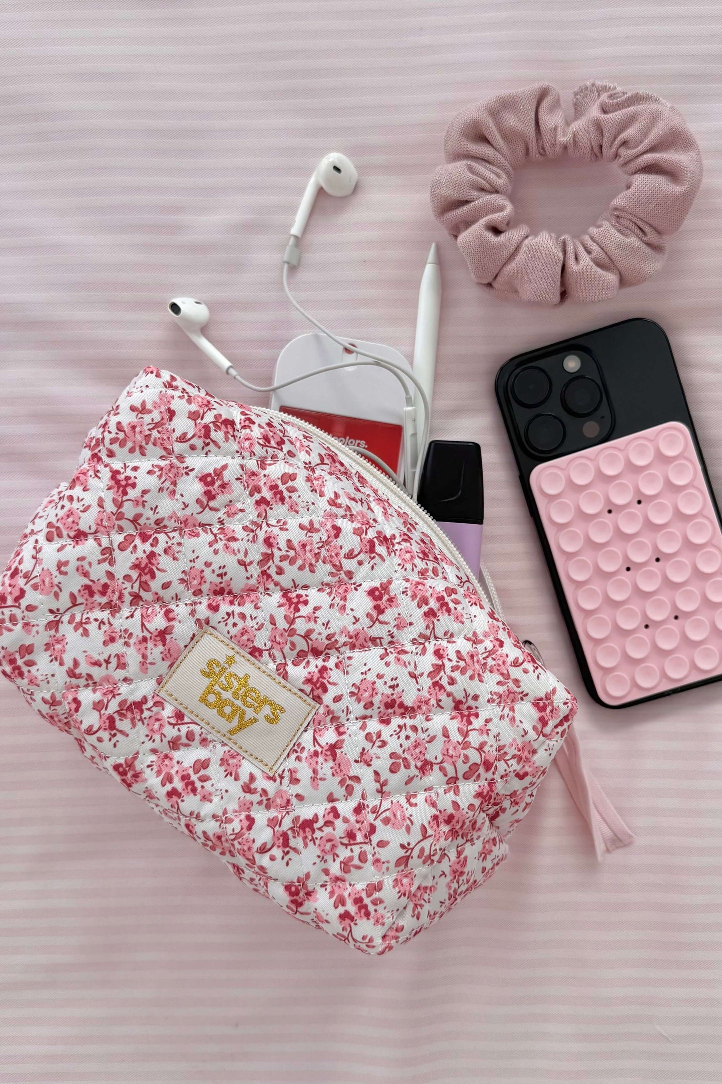 Trousse SISTERS BAY au motif fleuri rose, compacte (10 x 10 x 18 cm), idéale pour ranger stylos, maquillage ou accessoires de voyage.