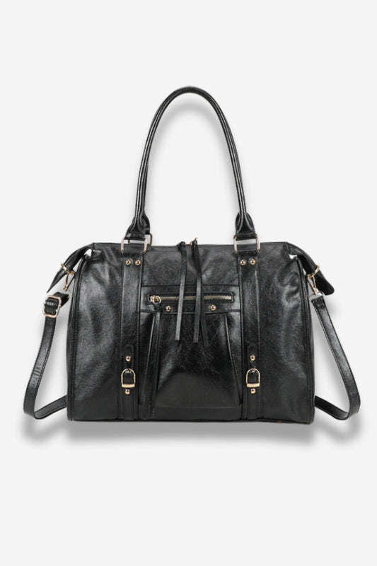 Sac noir brillant en synthétique. Grand format pratique pour les cours et le quotidien. Un essentiel stylé à retrouver sur Sisters Bay.