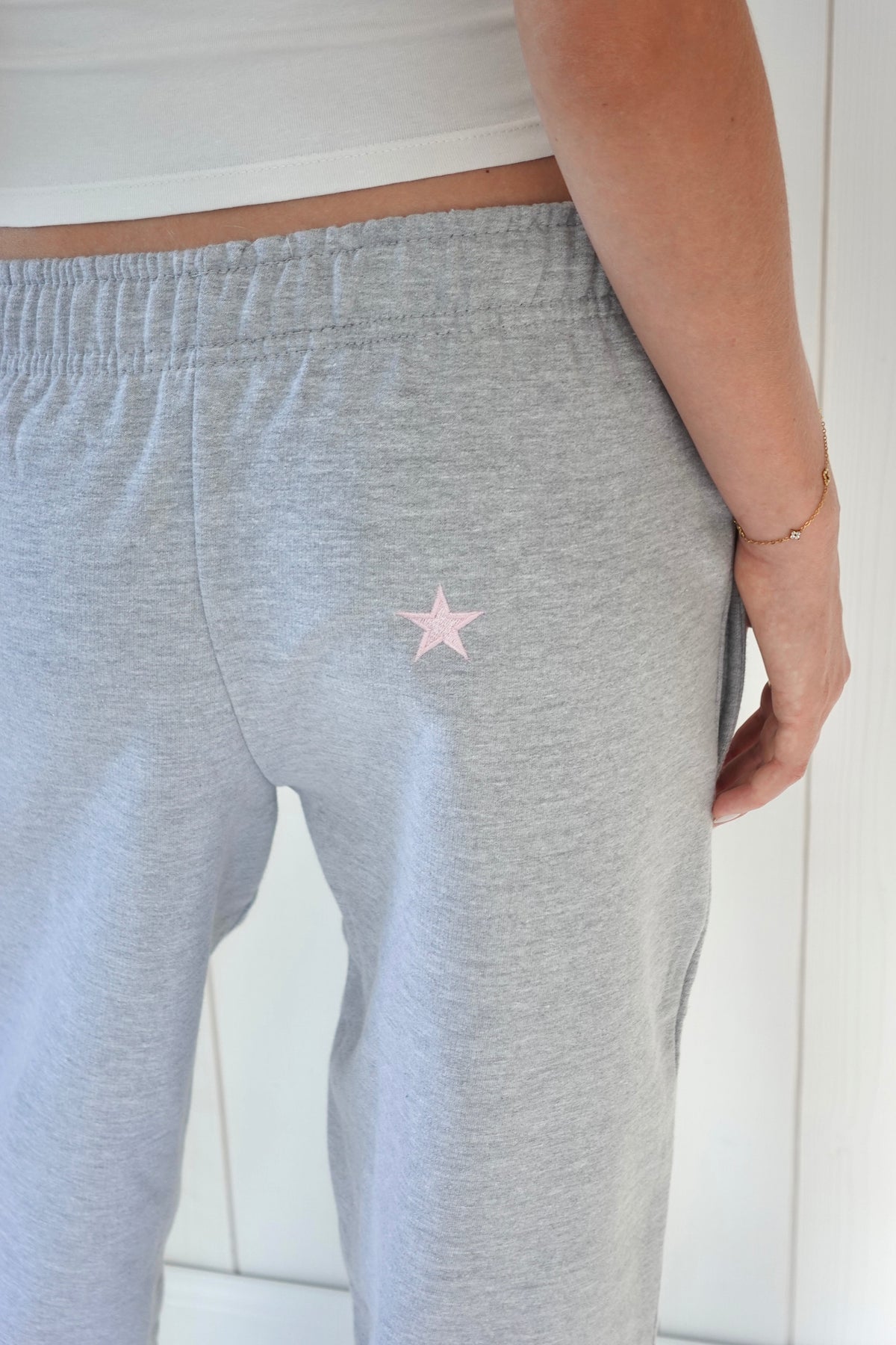 jogging sister baby pink sisters bay gris brodé dans notre atelier