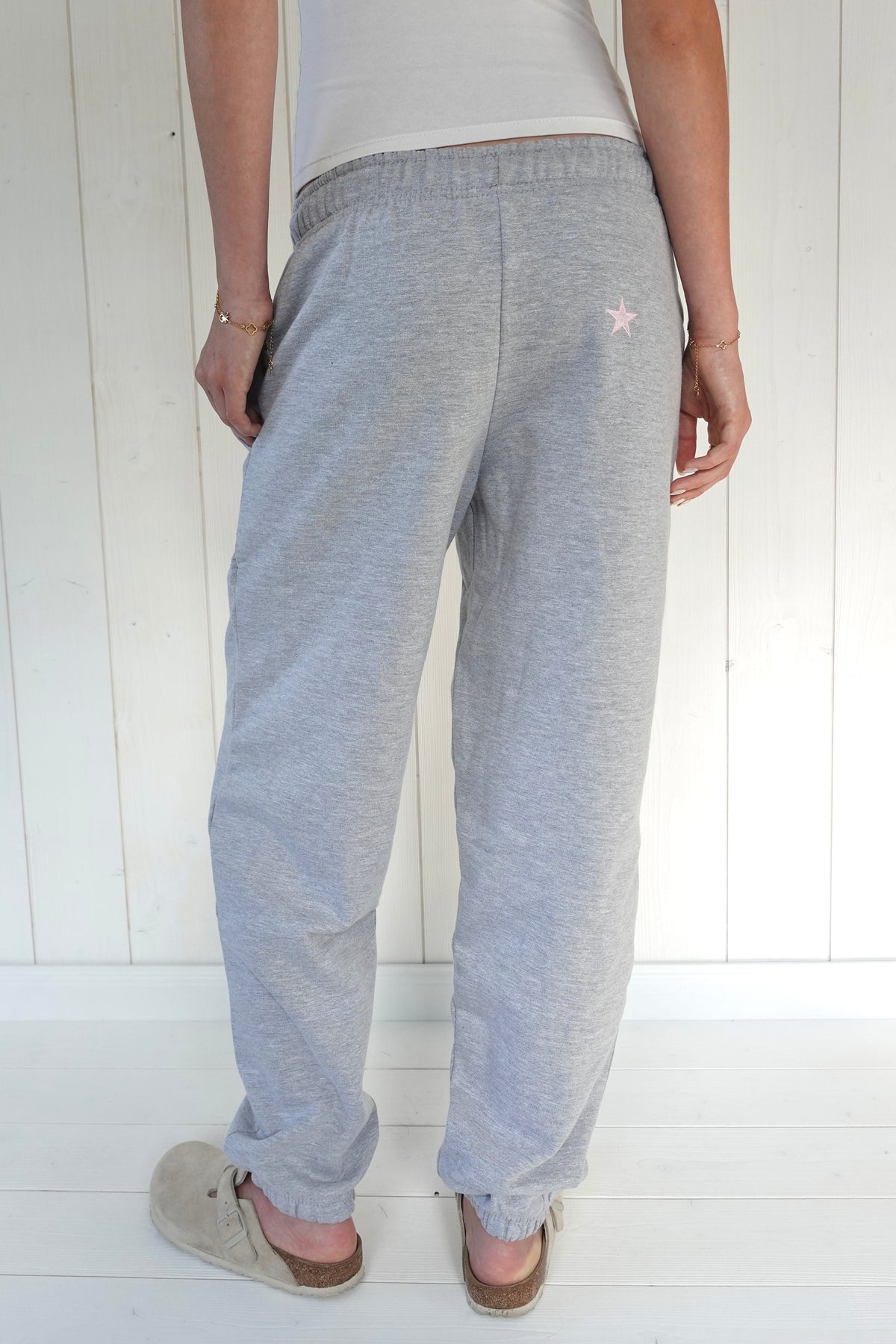 jogging sister baby pink sisters bay gris brodé dans notre atelier