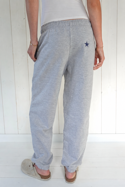 jogging sister sisters bay gris brodé navy dans notre atelier