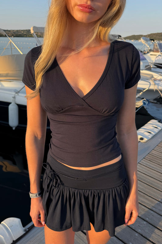 top cache coeur Navy taille unique allant du XS au M 95% coton 5% élastique Léa porte une taille unique et mesure 1m73 disponible aussi en gris  SISTERS BAY